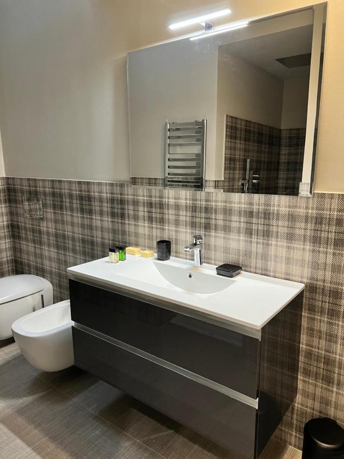 V&B Suites And Apartments بافيا المظهر الخارجي الصورة