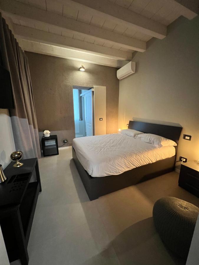 V&B Suites And Apartments بافيا المظهر الخارجي الصورة