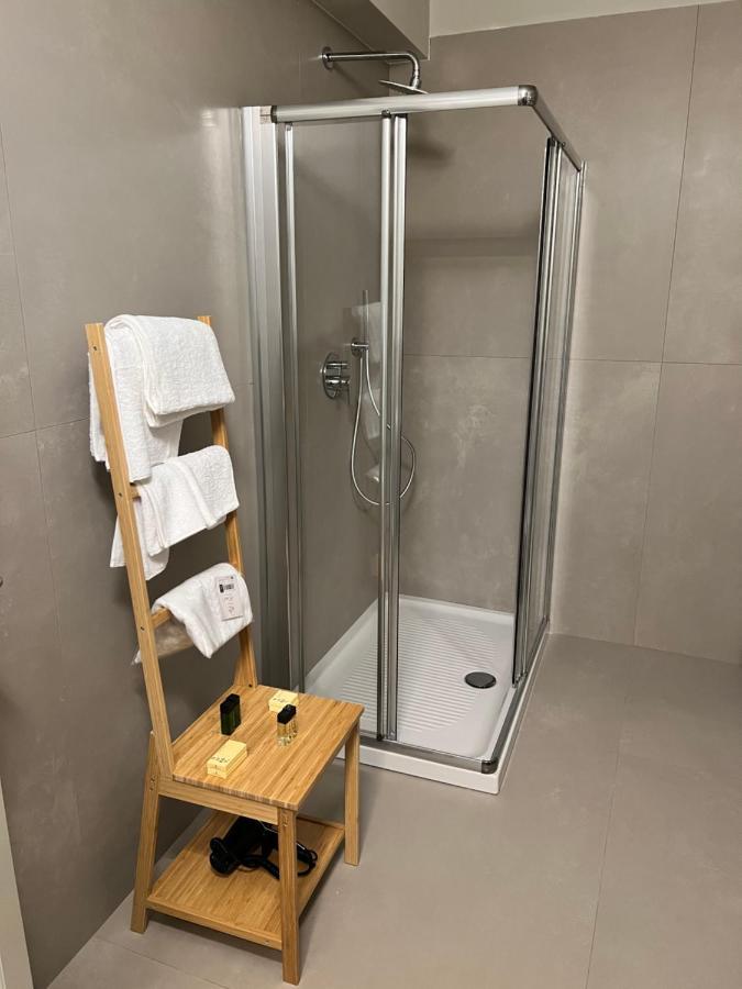 V&B Suites And Apartments بافيا المظهر الخارجي الصورة
