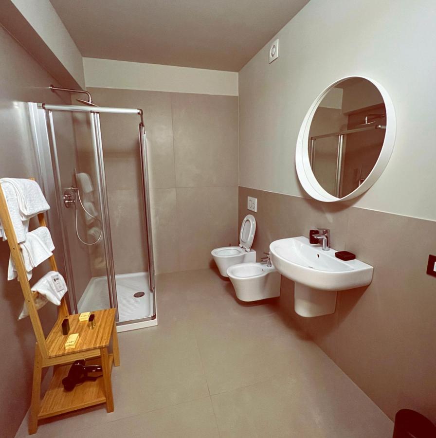 V&B Suites And Apartments بافيا المظهر الخارجي الصورة